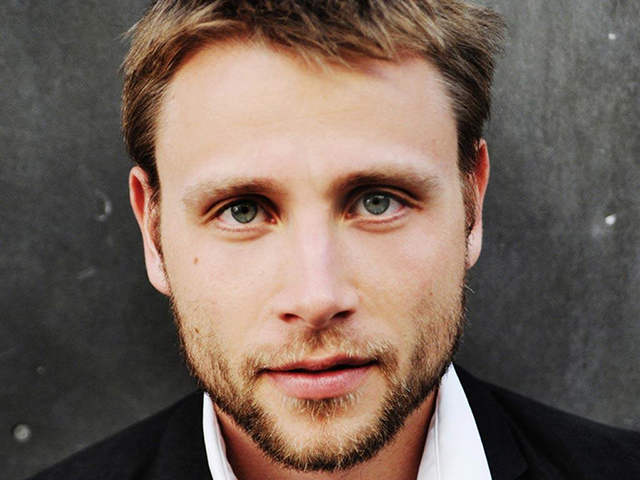 Max_Riemelt_Headder